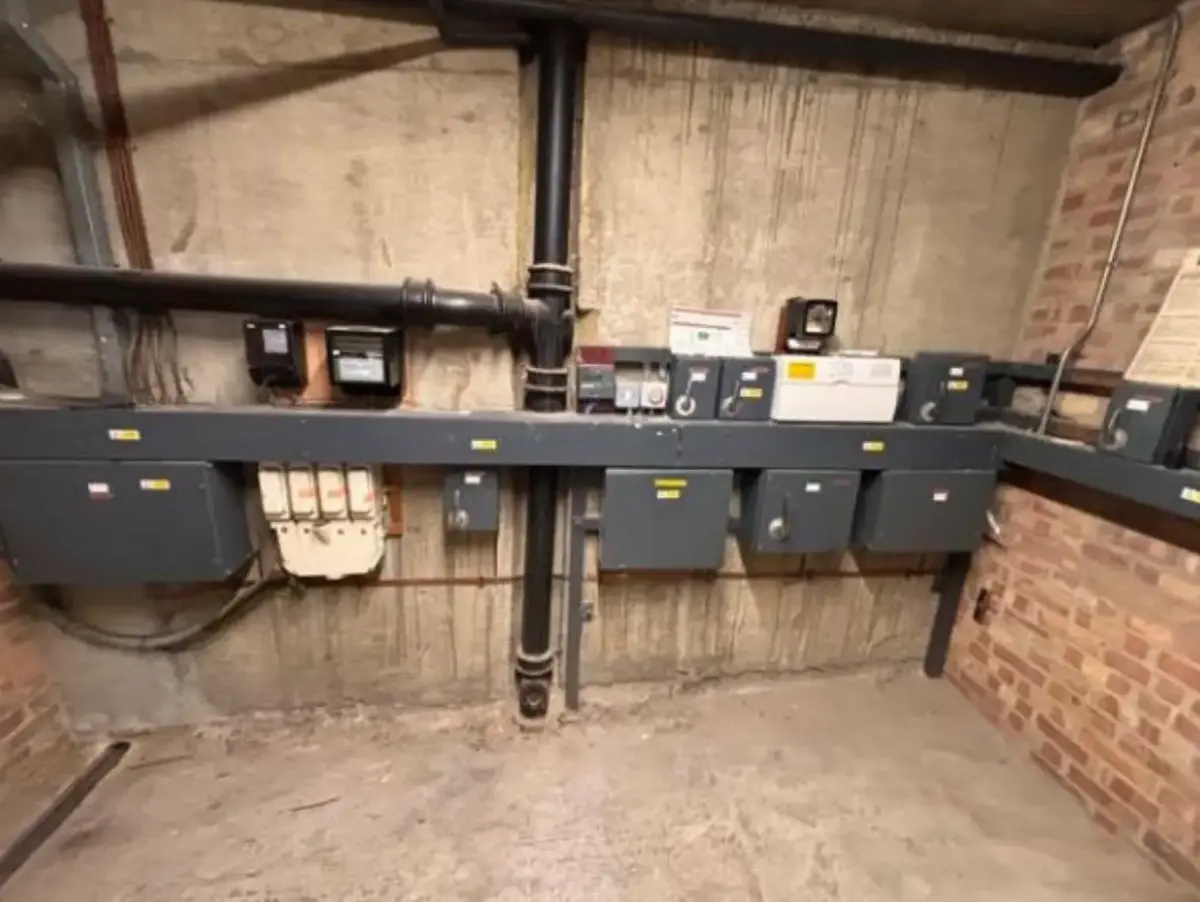 Building service room for commercial asbestos removal planning London, Canary Wharf E14